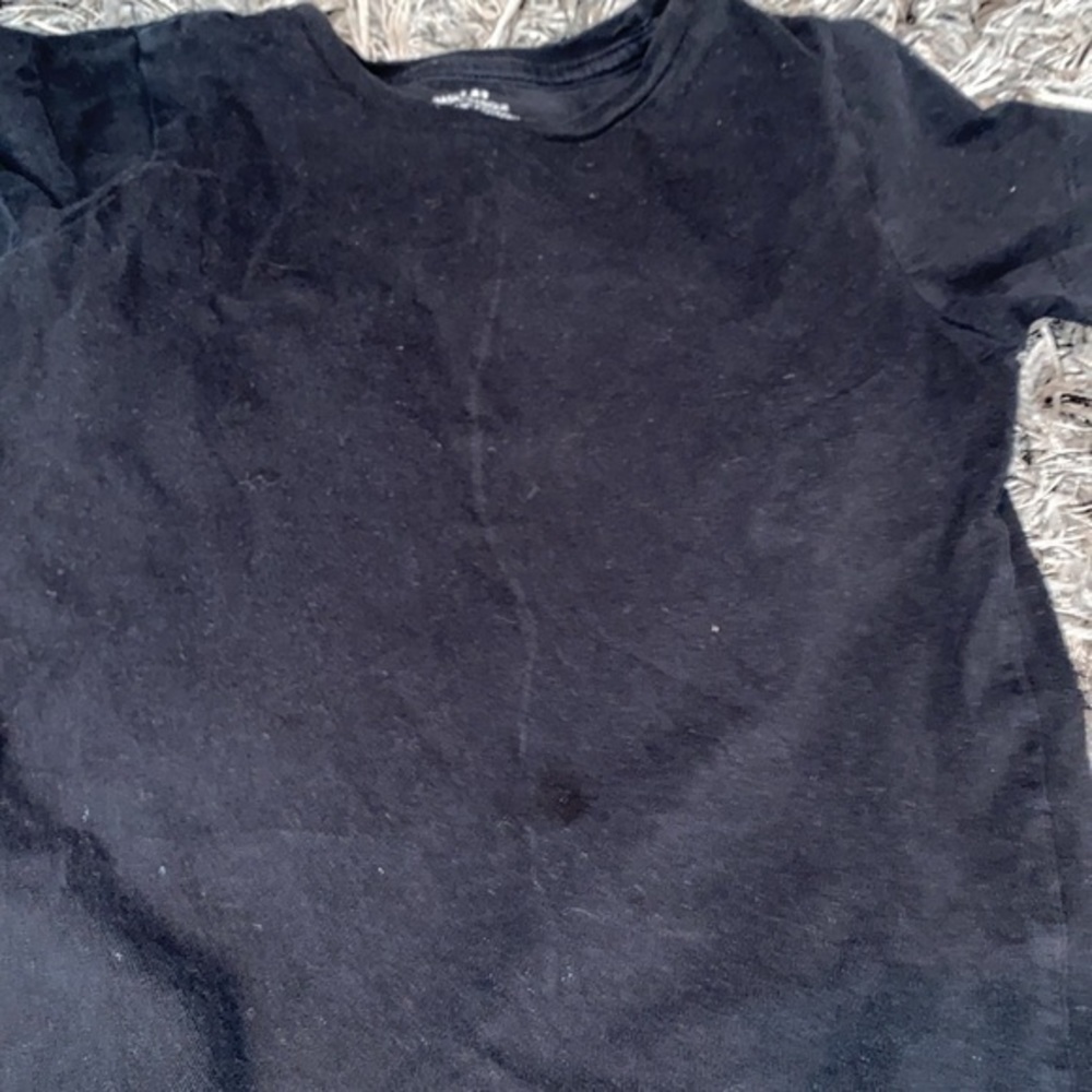 H&M t shirt bundle 2-4 years some signs of wear see pics. - Picture 3 of 4